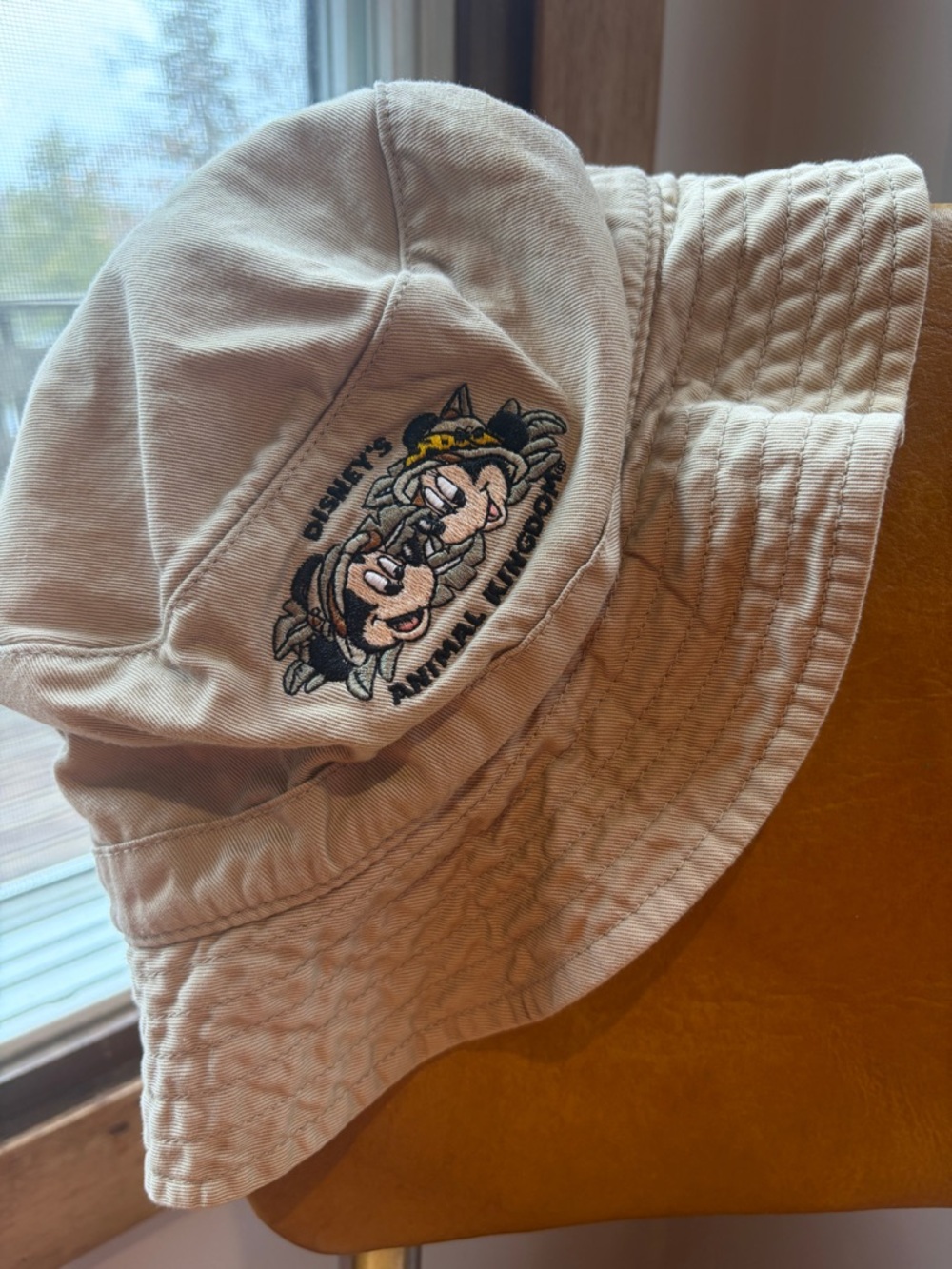 Vtg kids Disney Animal Kingdom Khaki Bucket Hat